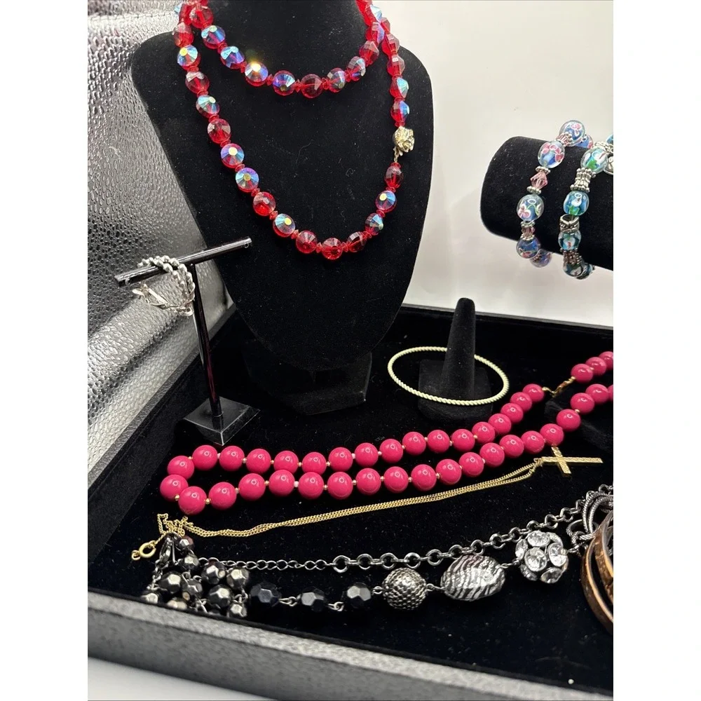 Vintage Lot of 15 Necklaces, Bracelets, Earrings And/or Brooches‎ See Pics